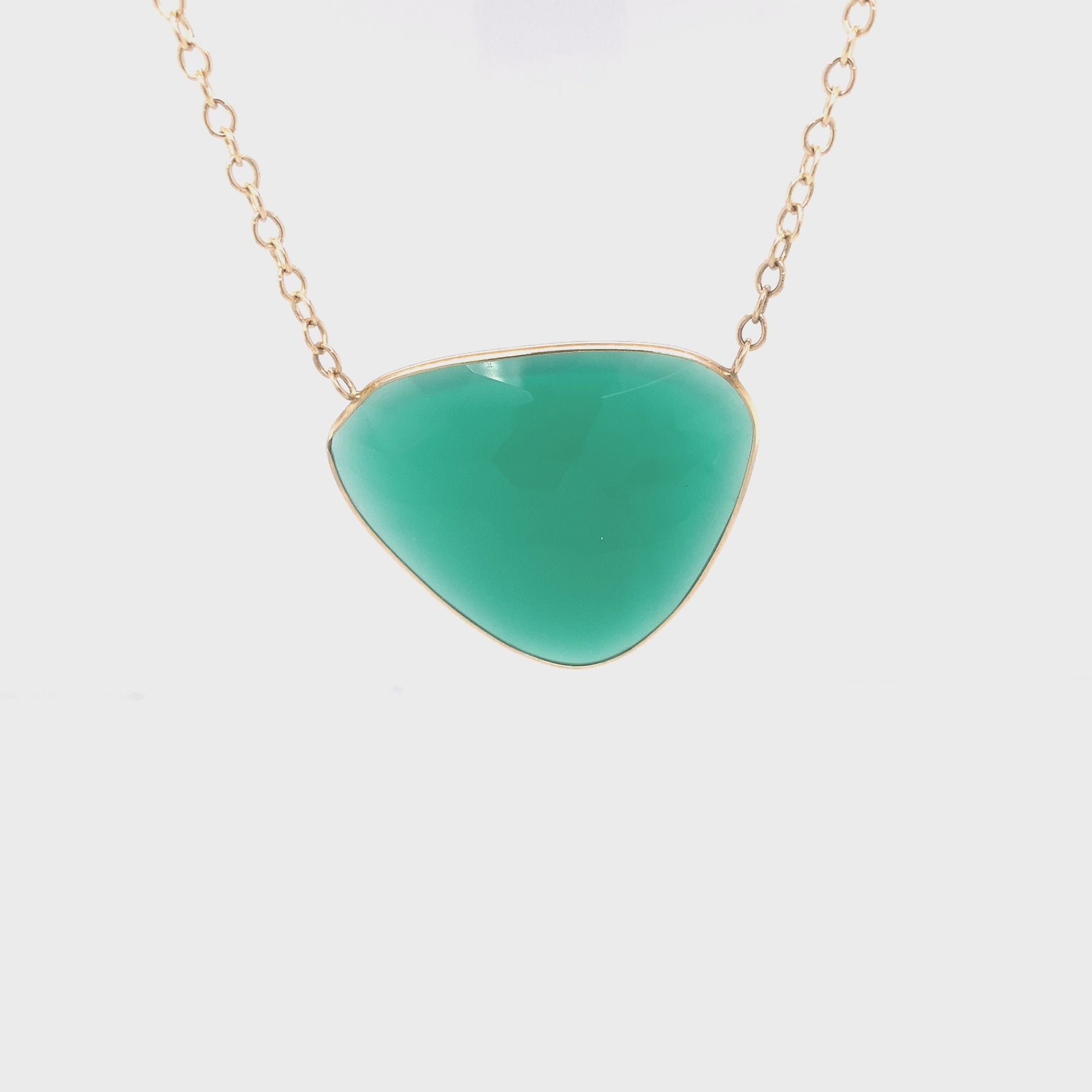 14k Yellow Gold Green Onyx Solitaire Necklace Video