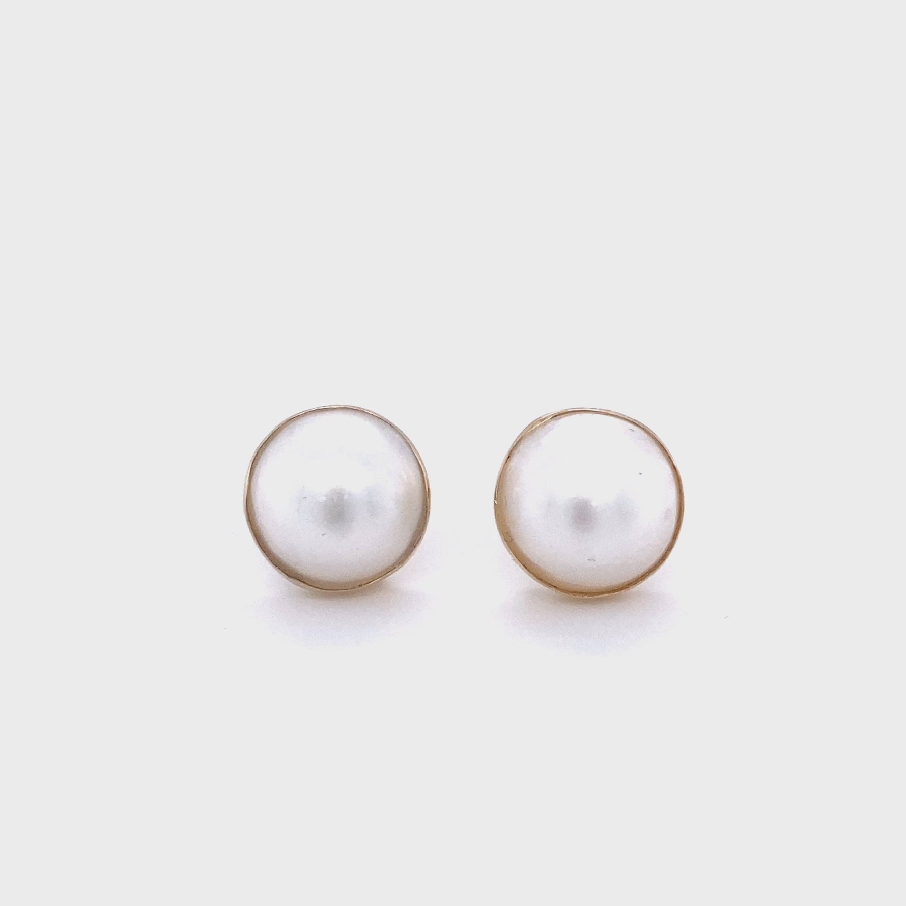 14k Yellow Gold 10.0 mm - 11.0 mm Cultured Mabe Pearl Earring Video