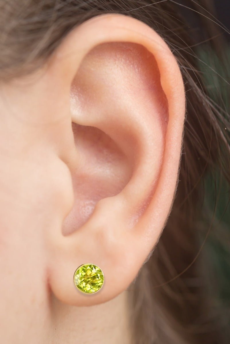 14k Gold Round Peridot Earrings Stud (0.70.ct.tw) - JewelryNest