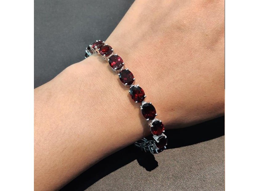 Garnet: A Journey Through January's Radiant Birthstone - JewelryNest