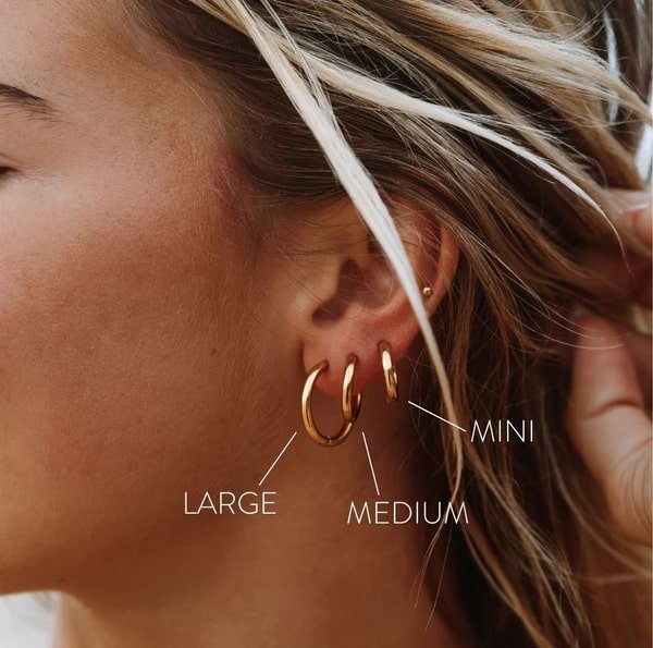 Exploring the Elegance: Huggies vs. Hoops - A Dive into Shape and Design - JewelryNest