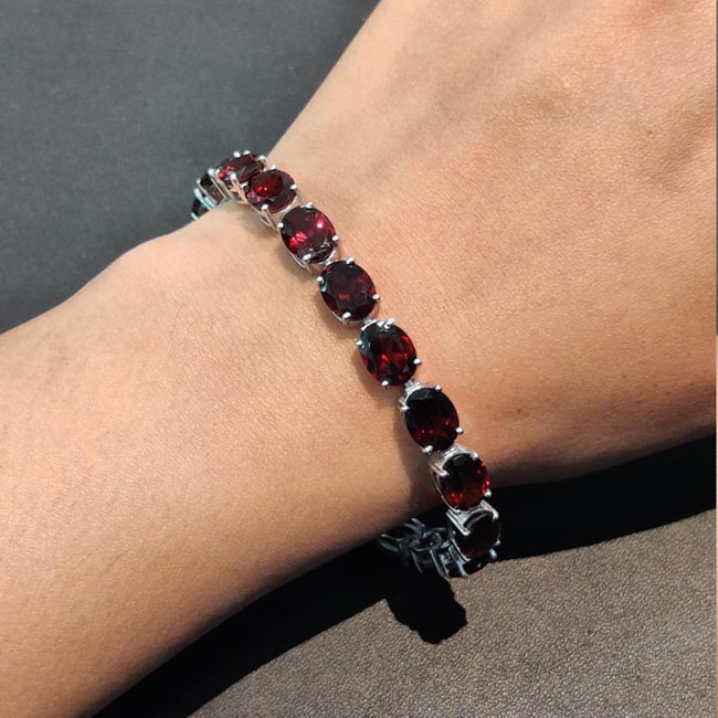 Sterling Silver Garnet Gemstone Tennis Bracelet On Woman Hand (14.5.cts.tw)