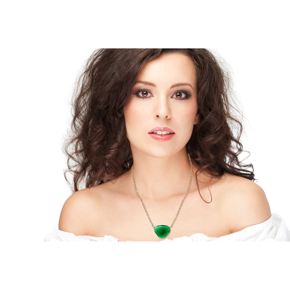 14k Yellow Gold Green Onyx Solitaire Necklace On Woman's Neck (25.0.cts.tw)