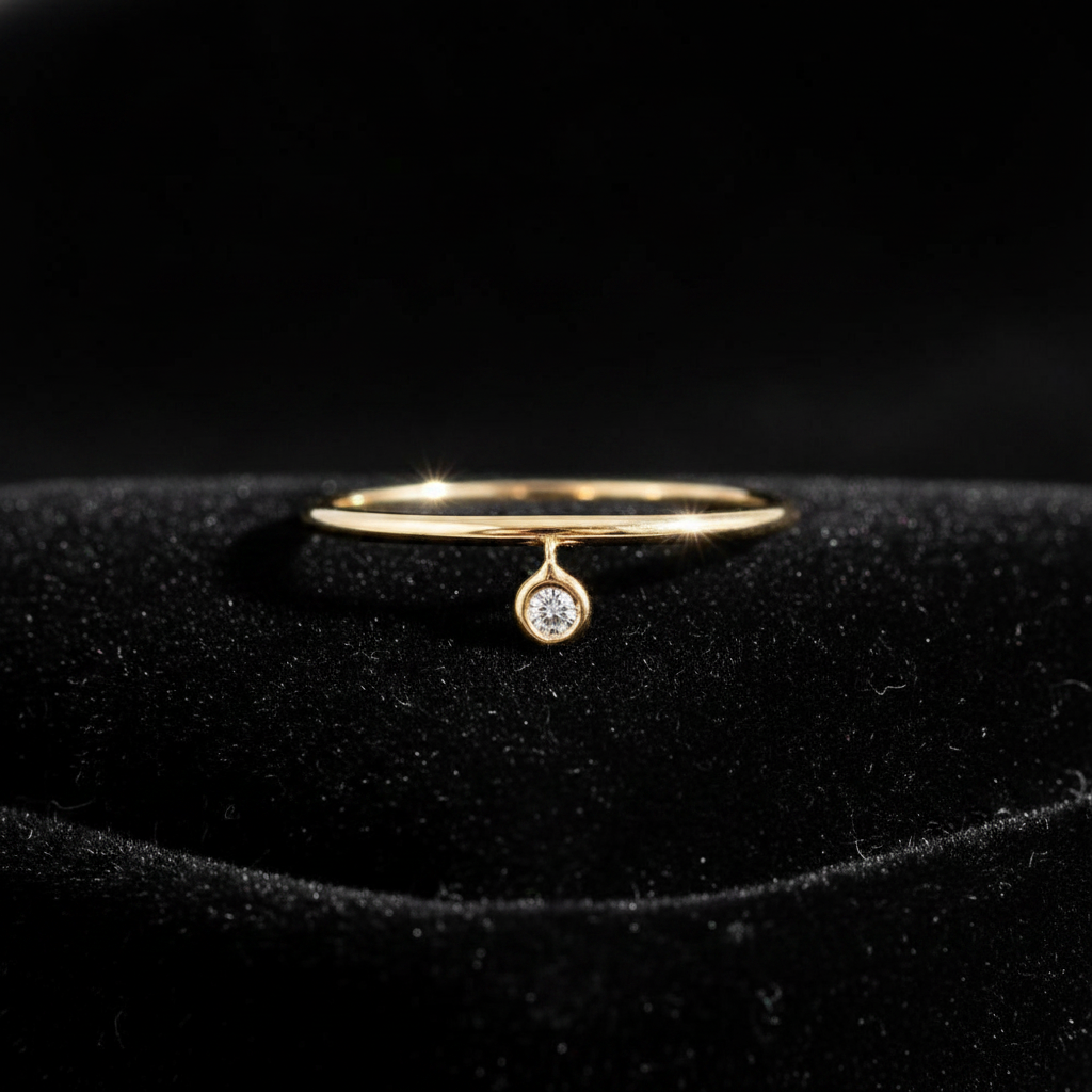 Dangle Ring - Flat Lay