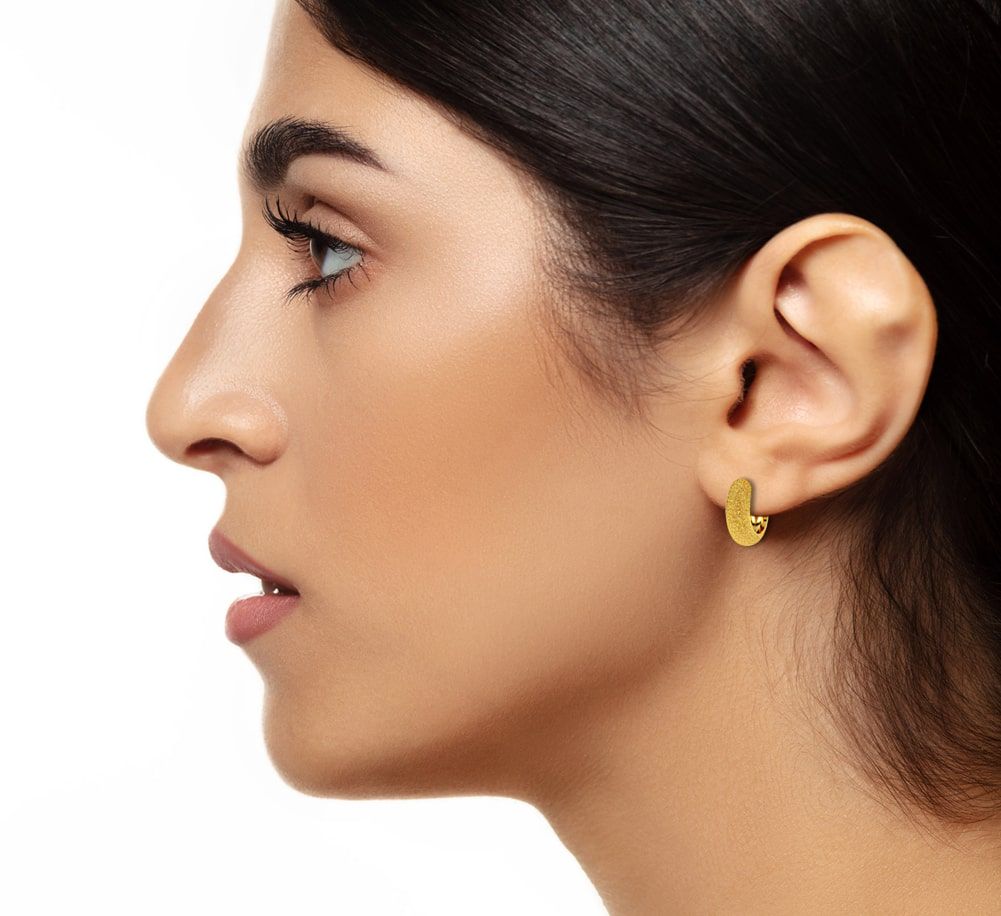 18k Solid Sandblast Texture Round Huggie Earrings On Woman Ear (4.78 gr.tw)