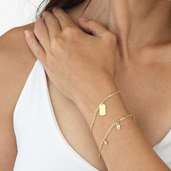 14k Solid Yellow Gold Dog Tag Charm Bracelet On Woman Hand (3.44.gr.tw)