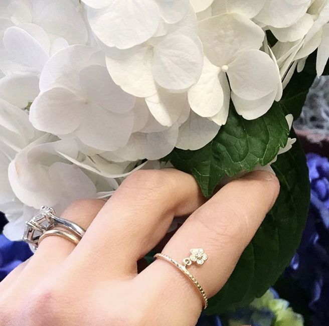 14k Yellow Gold Diamond Flower Dangle Ring On Woman Hand (0.04.ct.tw)
