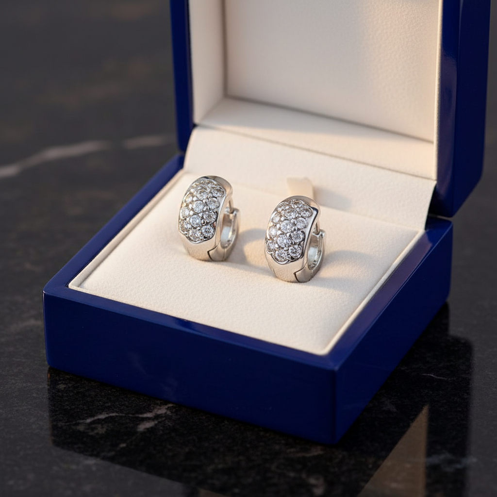 Round Diamond Huggie 0.66 - White Gold Box