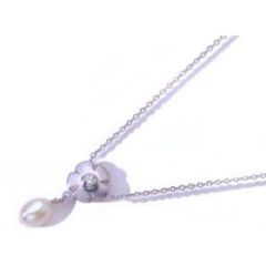 14k Gold Diamond Daisy Pearl Necklace (0.03.ct.tw)