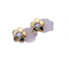 14k Solid Gold Small Daisy Pearl Earrings (3.5.gr.tw)