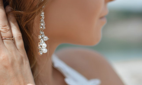 Dangle Pearls Gemstone earring On Woman Ear